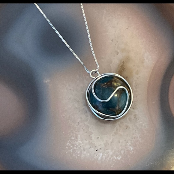 Agate necklace ting yang silver wire wrap blue agate pendant handmade unisex - Picture 6 of 9